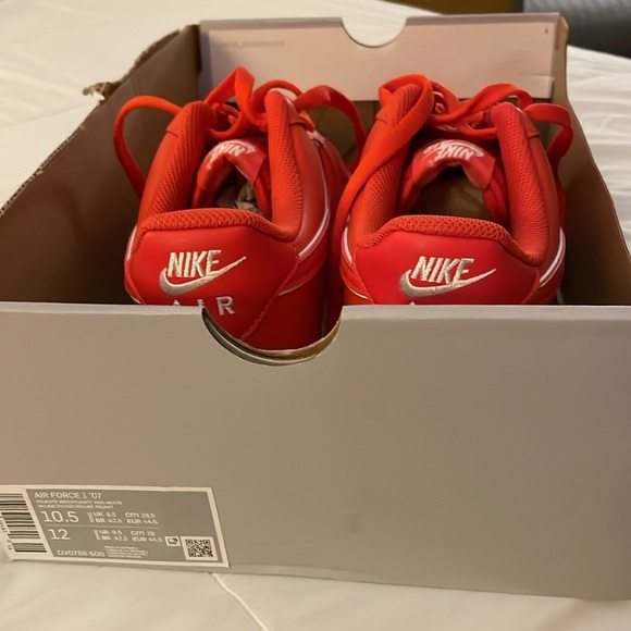 Nike Air Force 1 ‘07 Picante Red White Size 10.5 Brand New - Picture 6 of 6